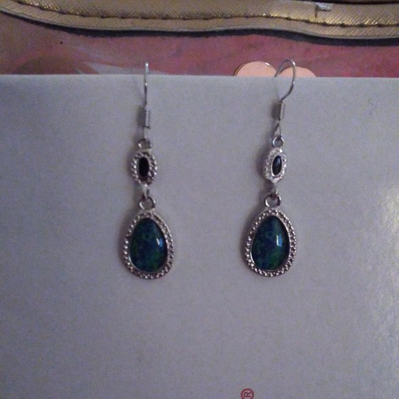 Western Style Earrings - Picture 3 of 4